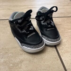 Air Jordan 3 Retro Green Glow Toddler Shoes Size 6C Black Gray DM0968-031